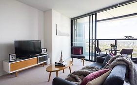 L19 Spacious Apt, Wi-Fi, Parking By Stylish Stays